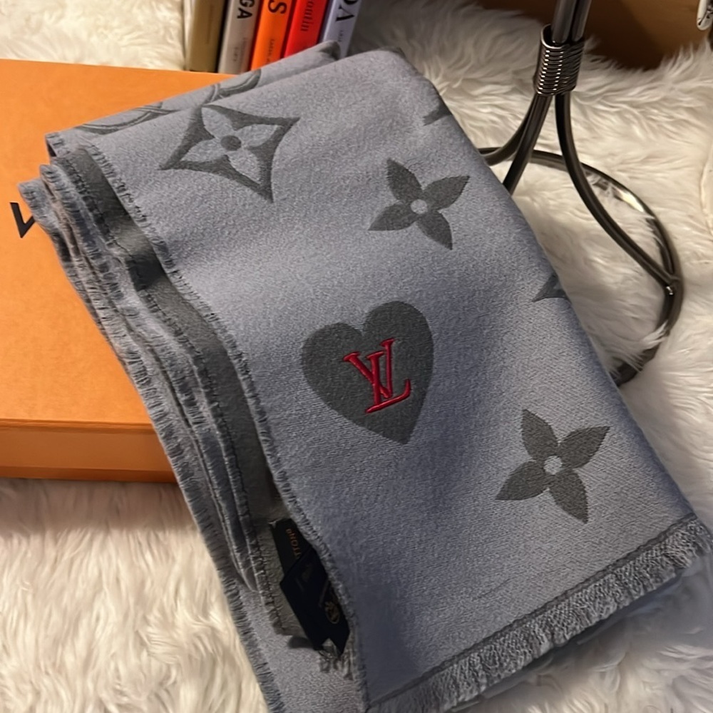 Louis Vuitton | Monogram Unisex Wool Logo Scarves - Picture 2 of 9